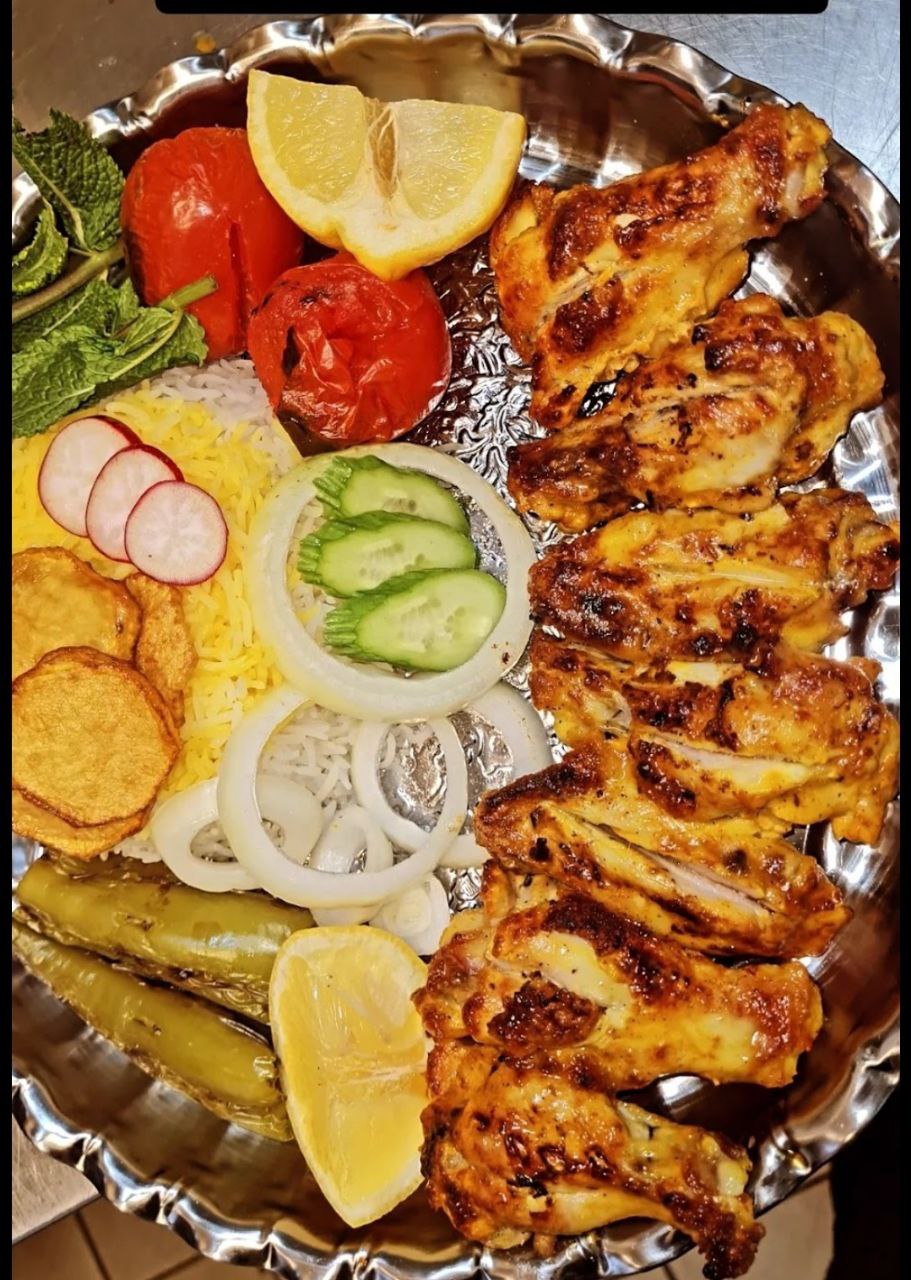 Gegrilltes Jujeh Kabab mit Safranreis und Gemüse